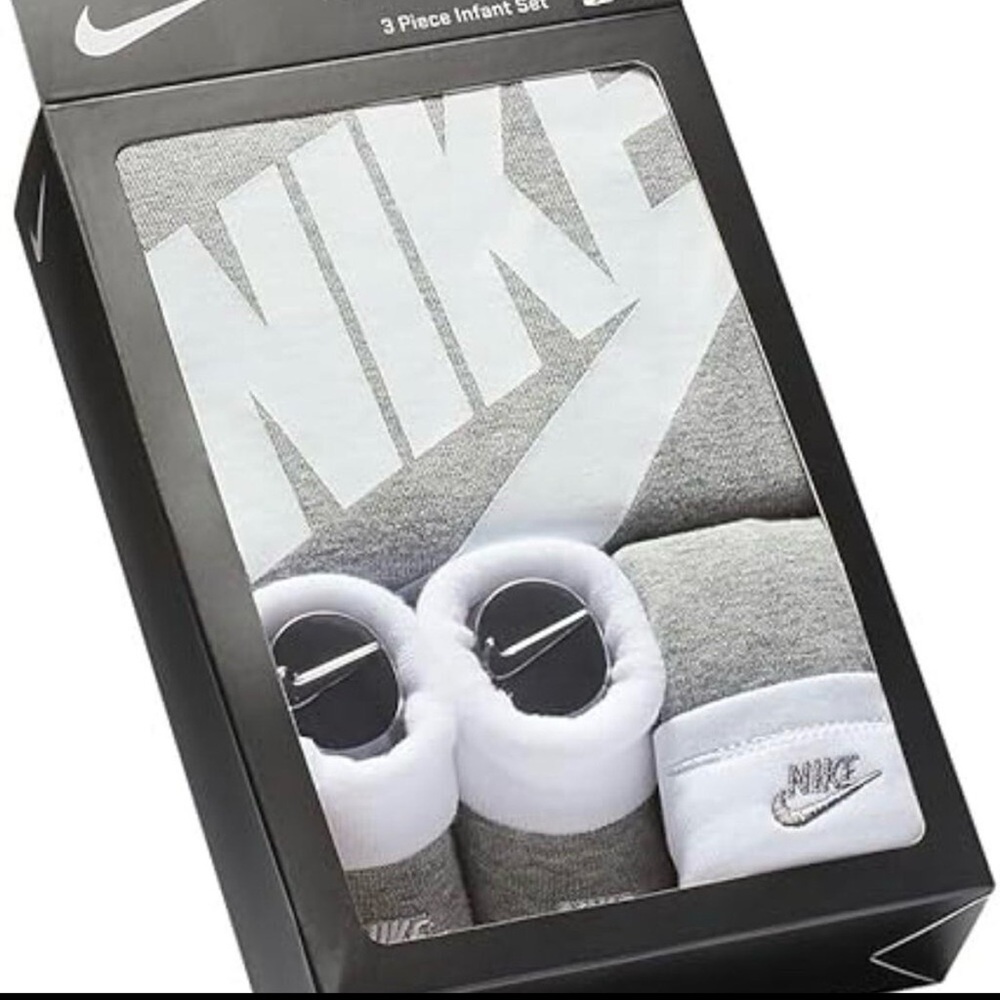 Nike baby Grey & White beanie and Socks Set
